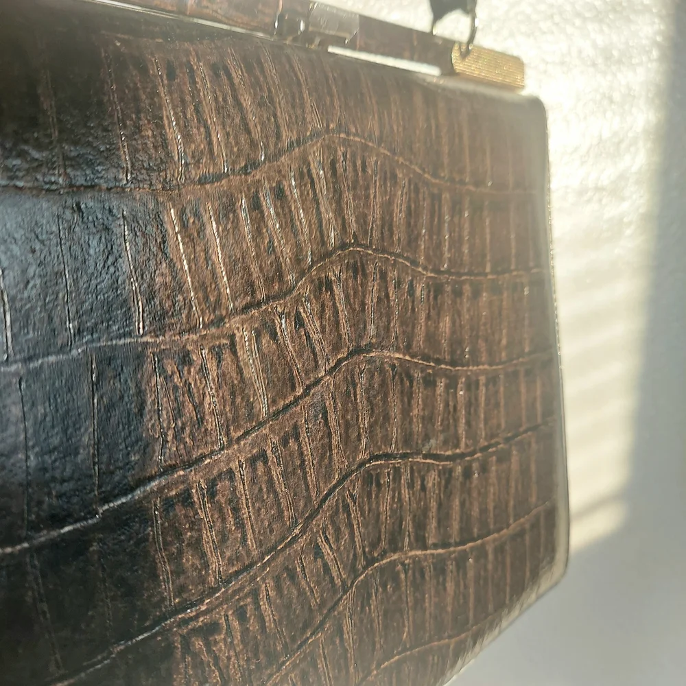 Vintage Brown Crocodile-Embossed Purse - Picture 7 of 10